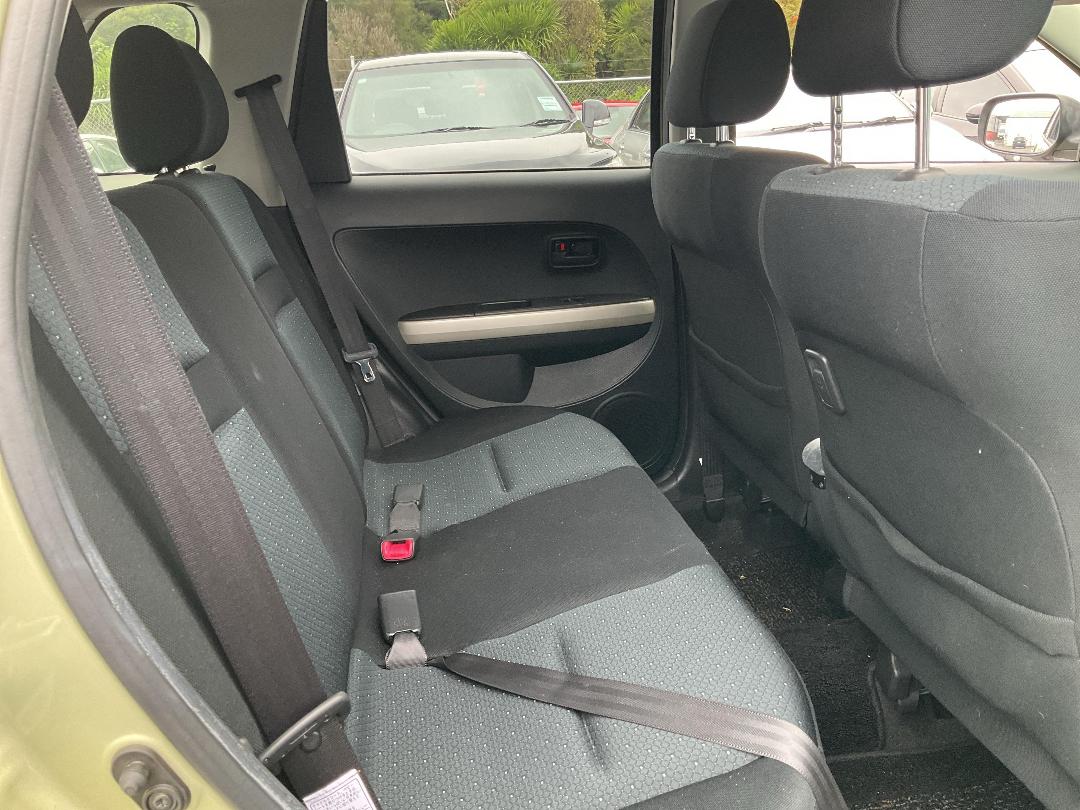 Photo '9' of Toyota IST Photo '9' of Toyota IST