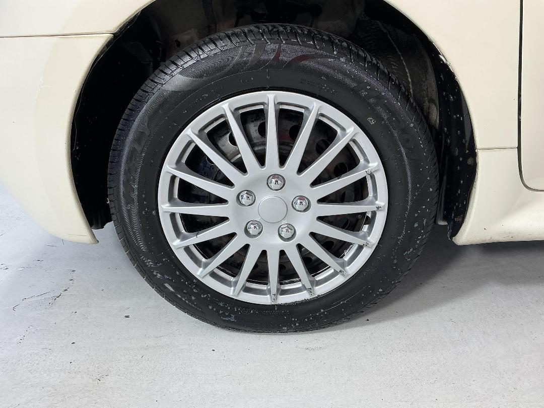 Photo '10' of Toyota IST Photo '10' of Toyota IST