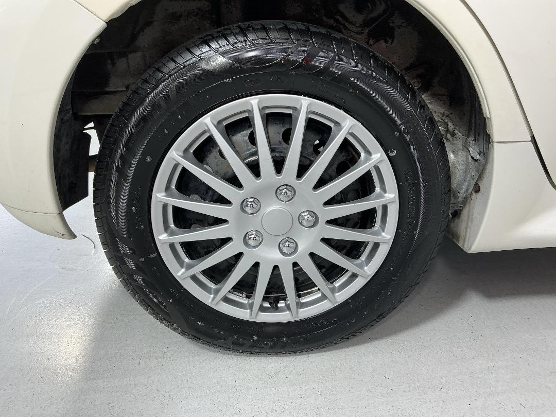 Photo '12' of Toyota IST Photo '12' of Toyota IST