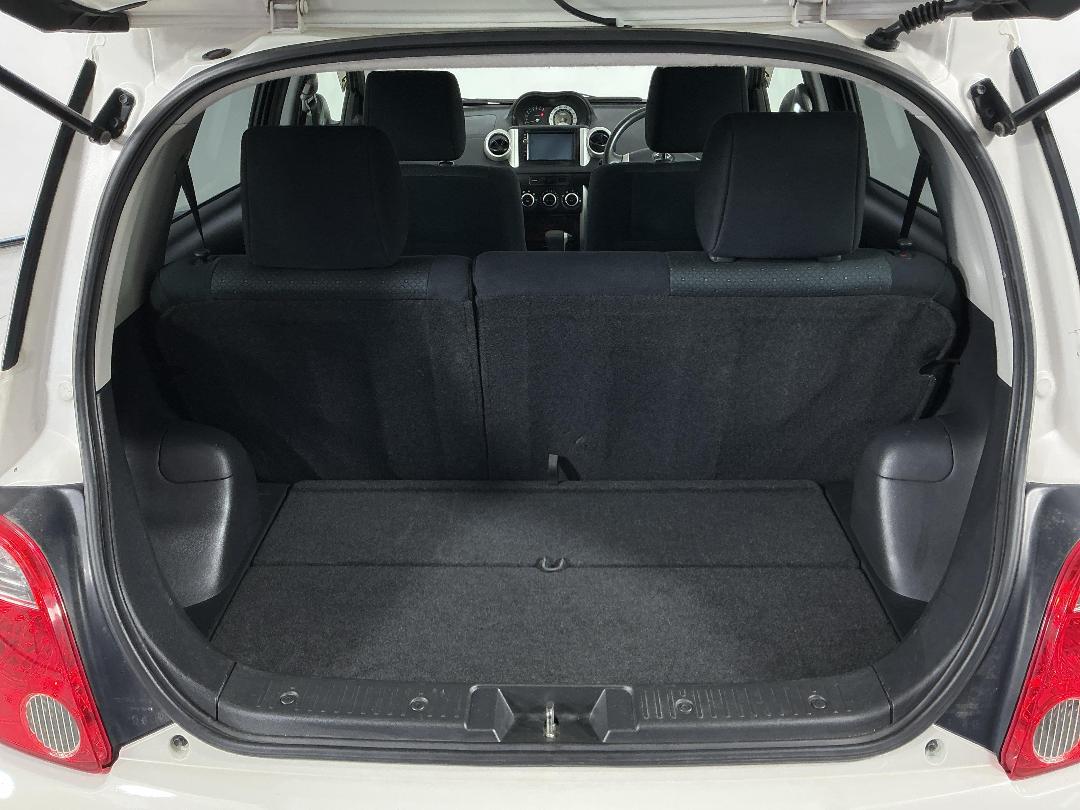 Photo '14' of Toyota IST Photo '14' of Toyota IST