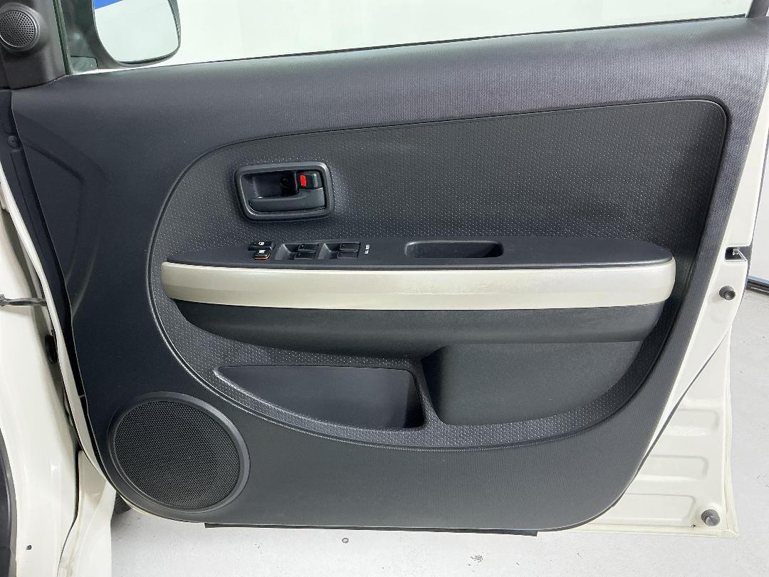 Photo '15' of Toyota IST Photo '15' of Toyota IST