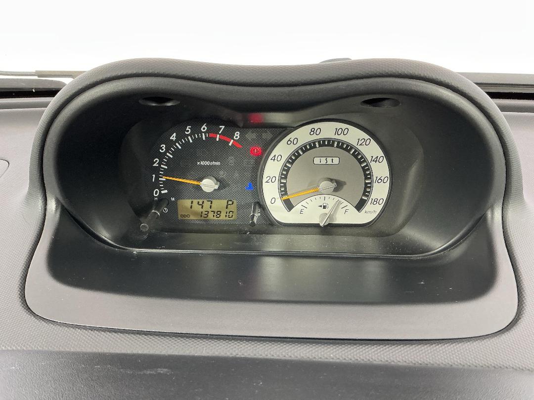 Photo '21' of Toyota IST Photo '21' of Toyota IST