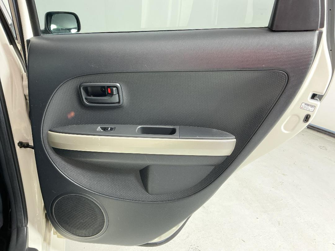 Photo '19' of Toyota IST Photo '19' of Toyota IST