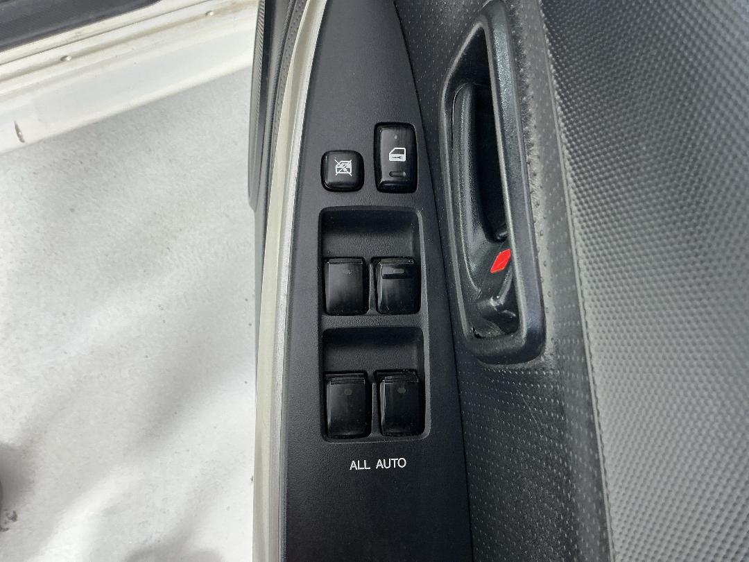 Photo '23' of Toyota IST Photo '23' of Toyota IST