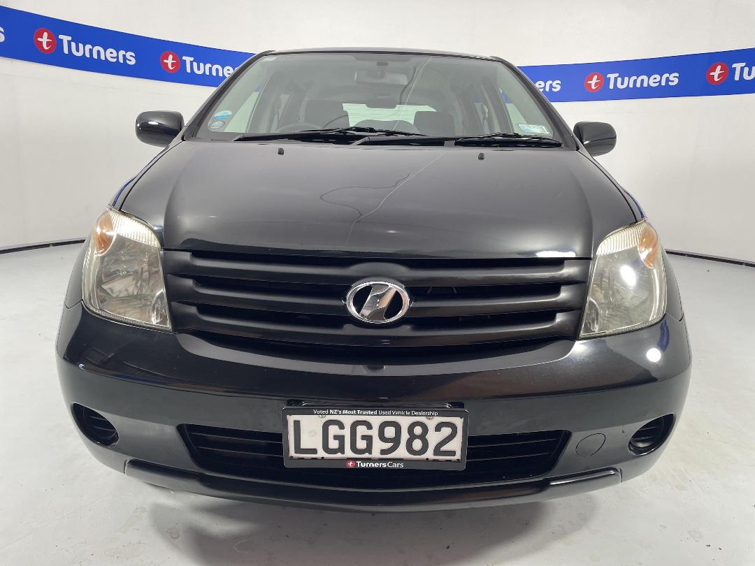 Photo '2' of Toyota IST