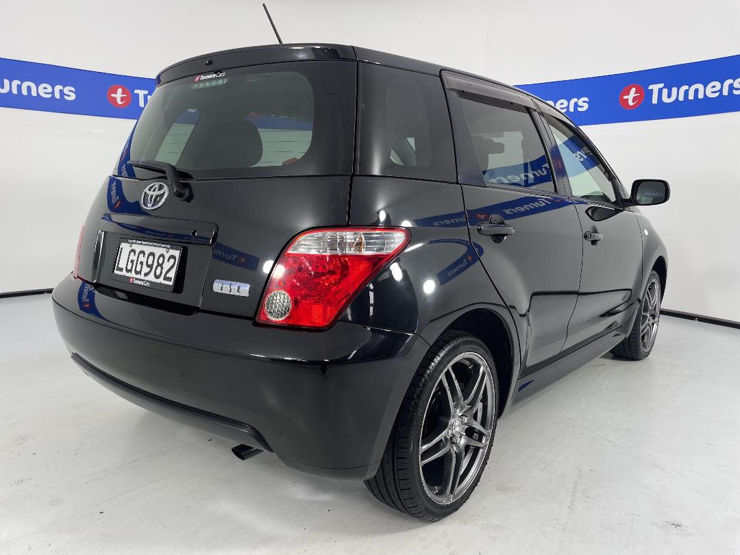 Photo '7' of Toyota IST