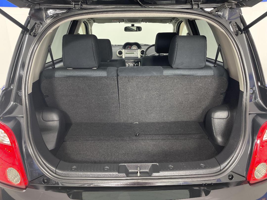 Photo '14' of Toyota IST