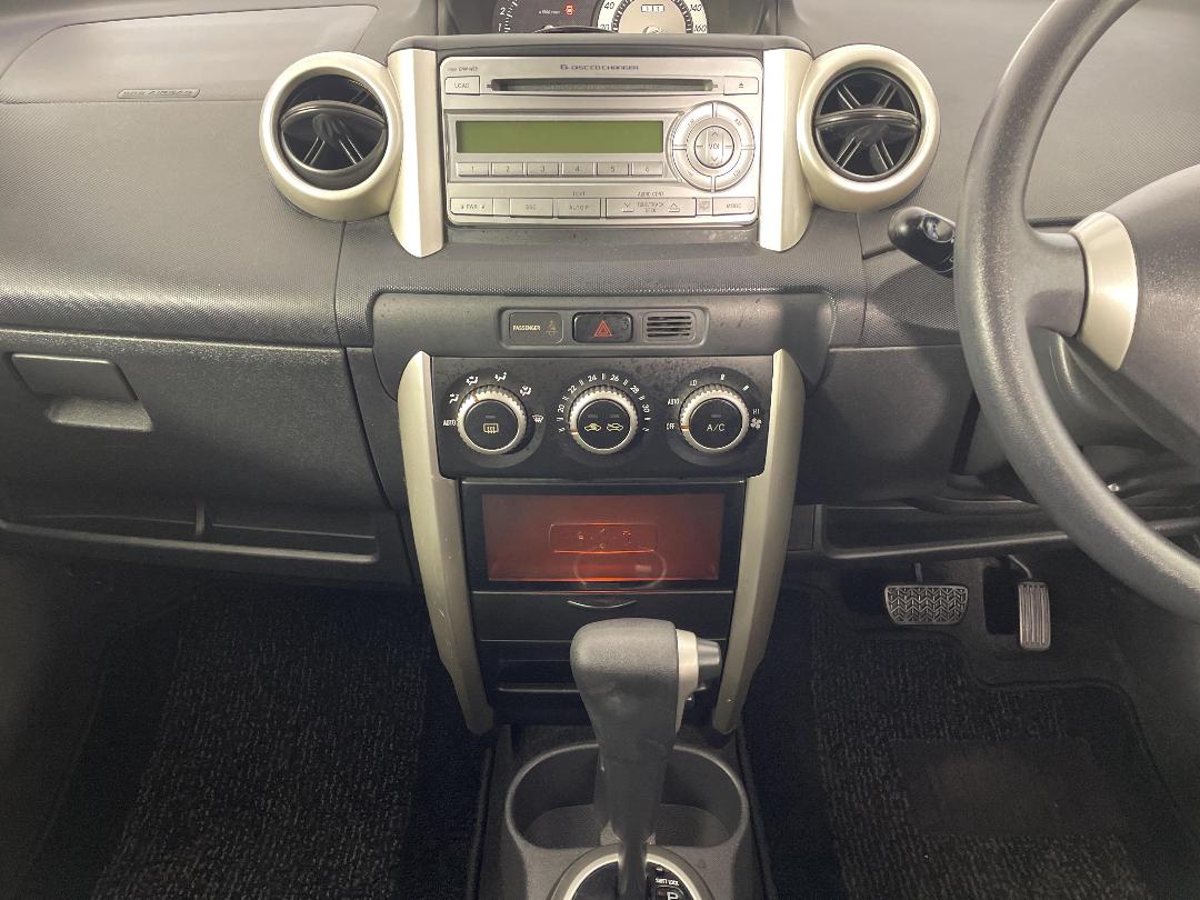 Photo '18' of Toyota IST