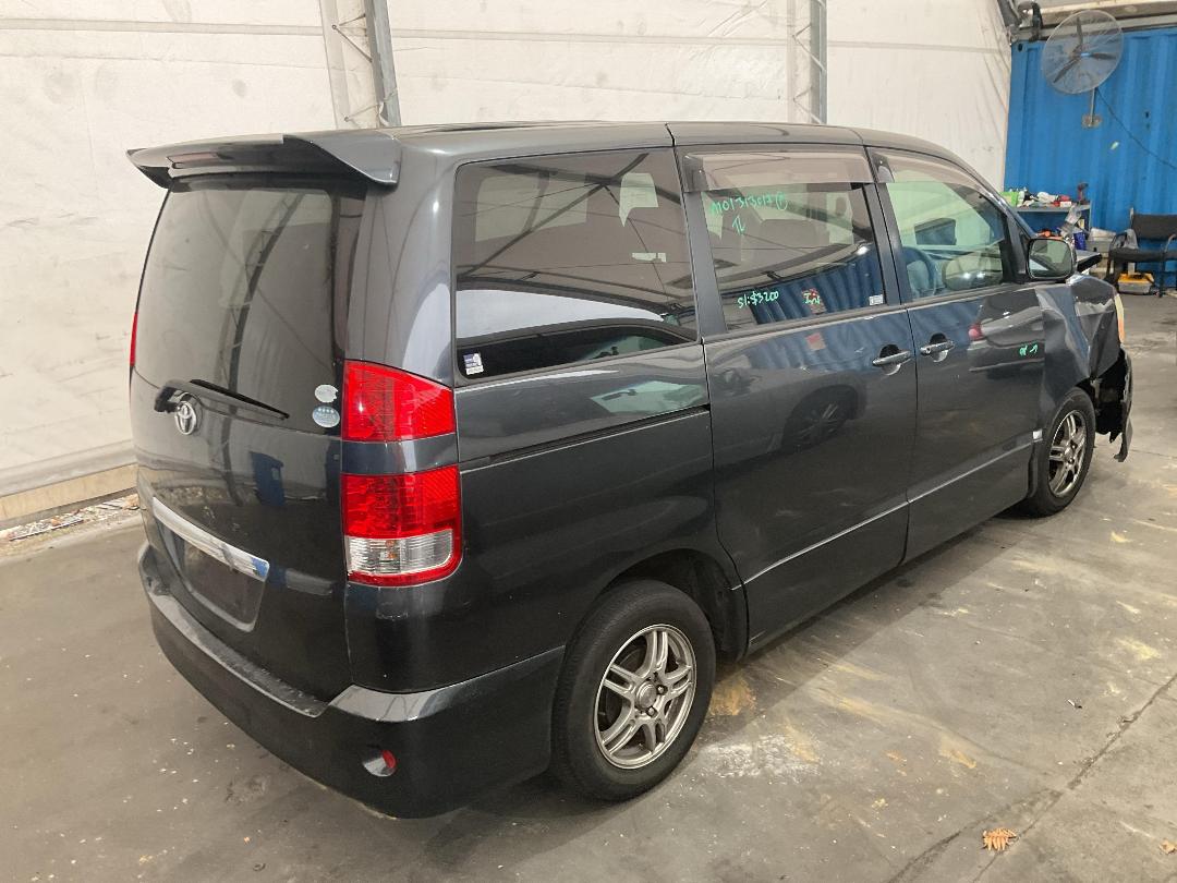 Photo '14' of Toyota Noah