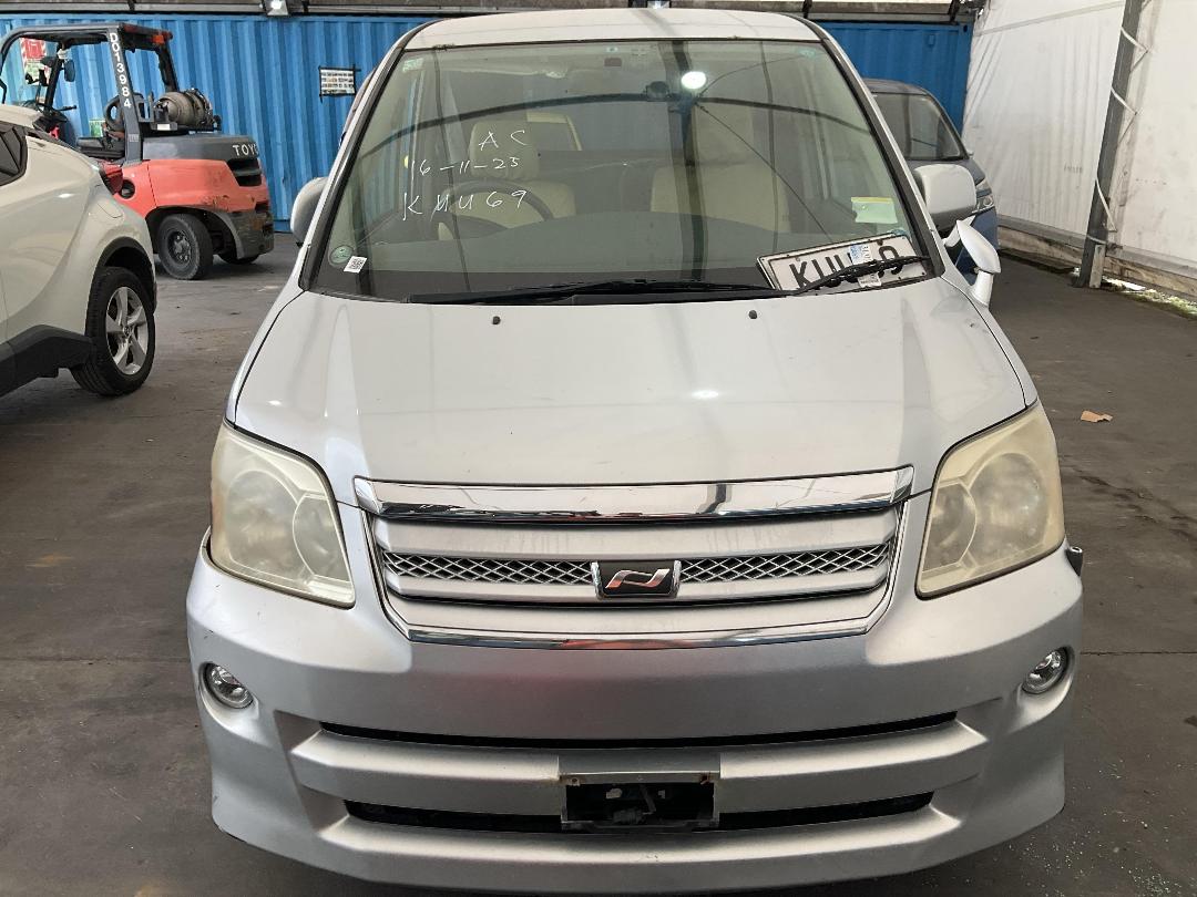 Photo '6' of Toyota Noah Photo '6' of Toyota Noah