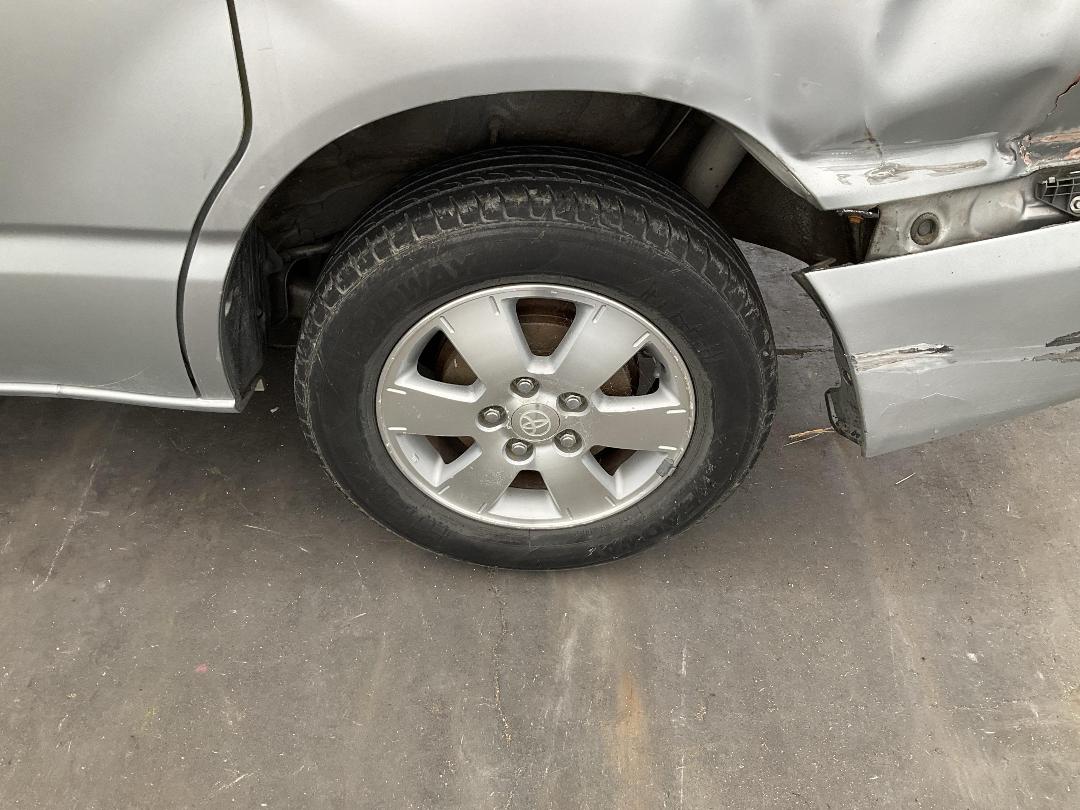 Photo '13' of Toyota Noah Photo '13' of Toyota Noah