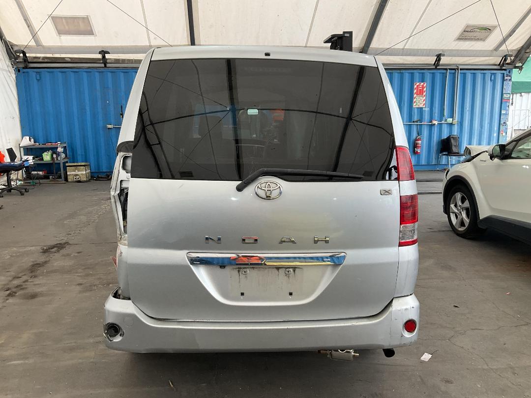 Photo '17' of Toyota Noah Photo '17' of Toyota Noah