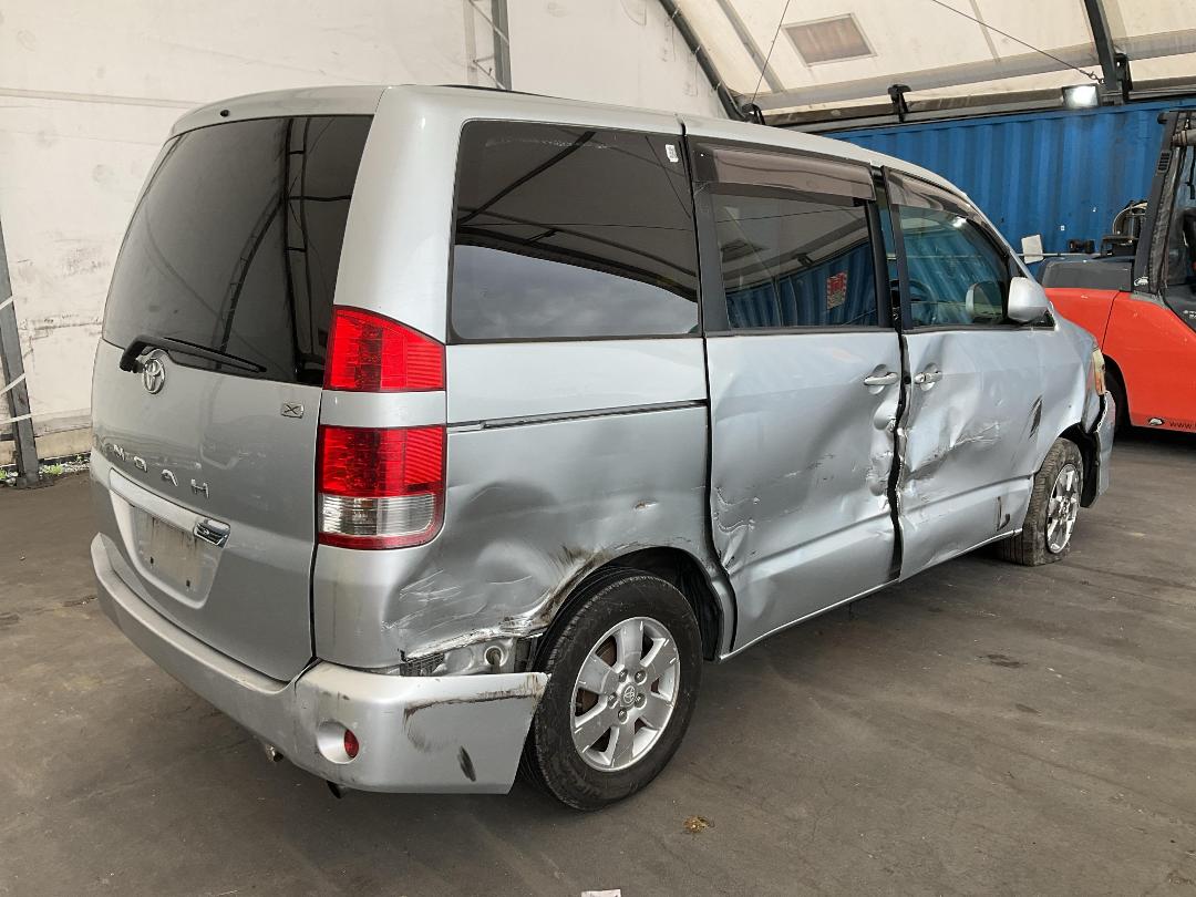 Photo '19' of Toyota Noah Photo '19' of Toyota Noah