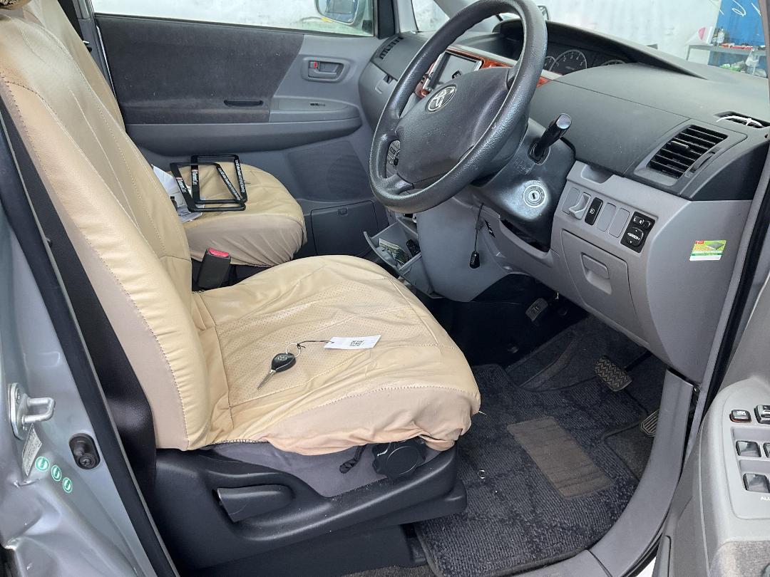 Photo '26' of Toyota Noah Photo '26' of Toyota Noah