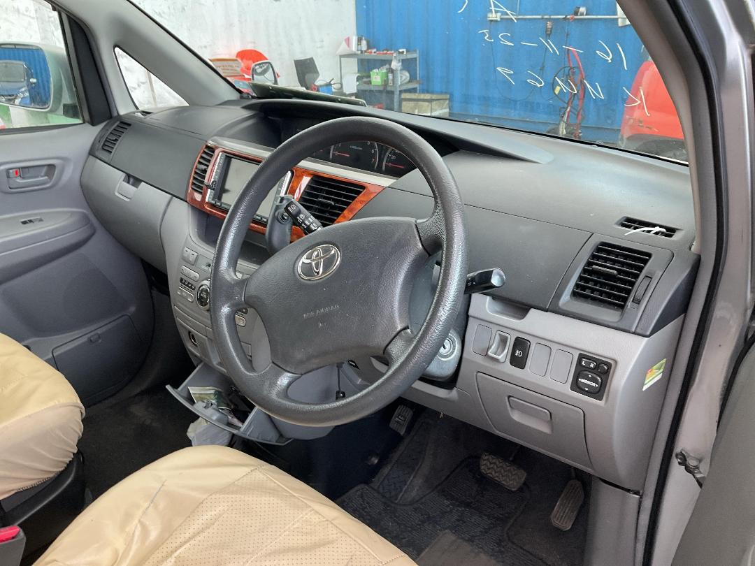 Photo '27' of Toyota Noah Photo '27' of Toyota Noah