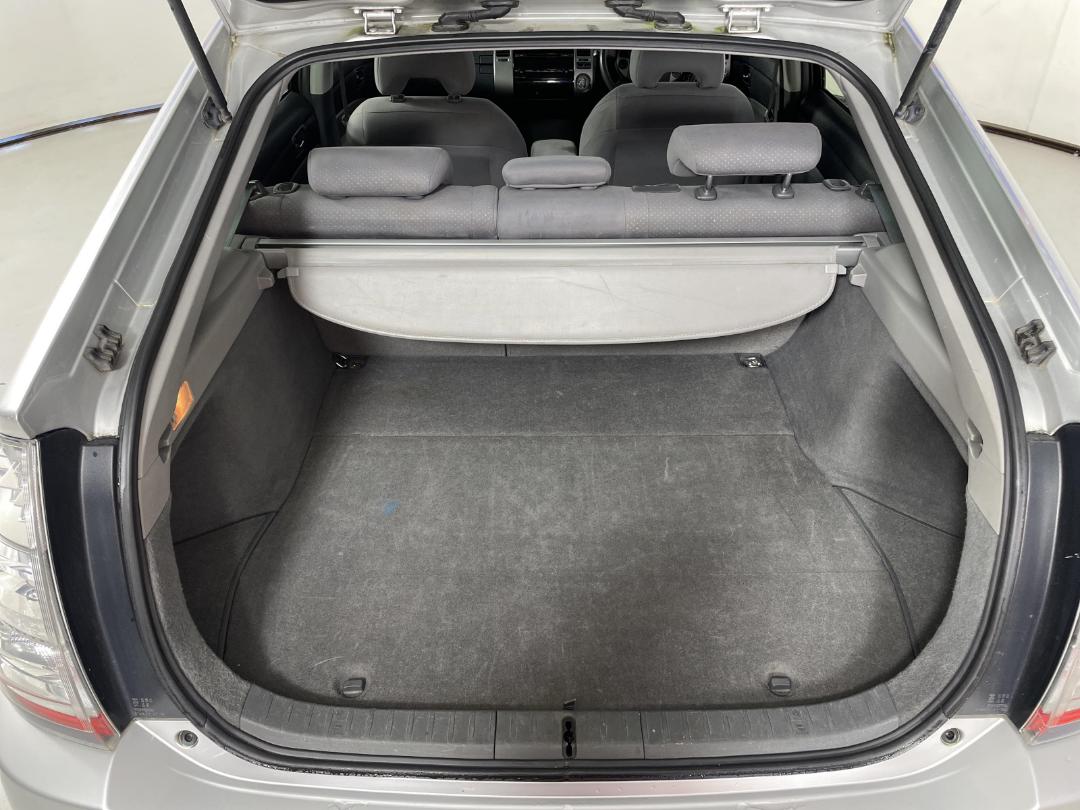 Photo '12' of Toyota Prius H5 E