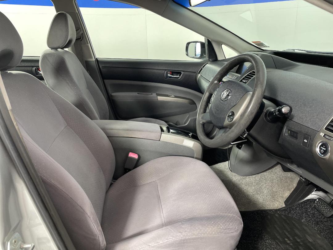 Photo '16' of Toyota Prius