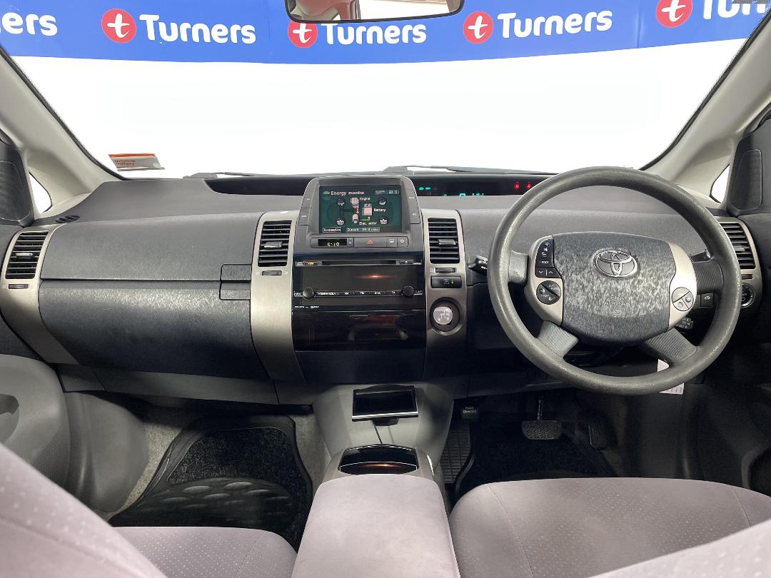 Photo '17' of Toyota Prius