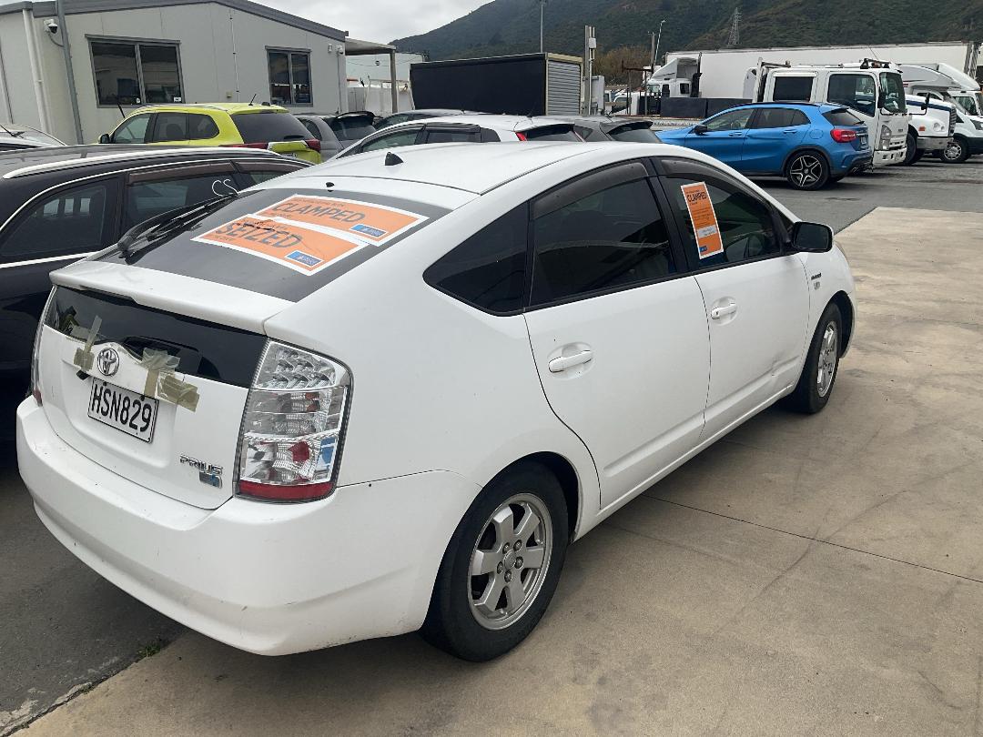 Photo '6' of Toyota Prius