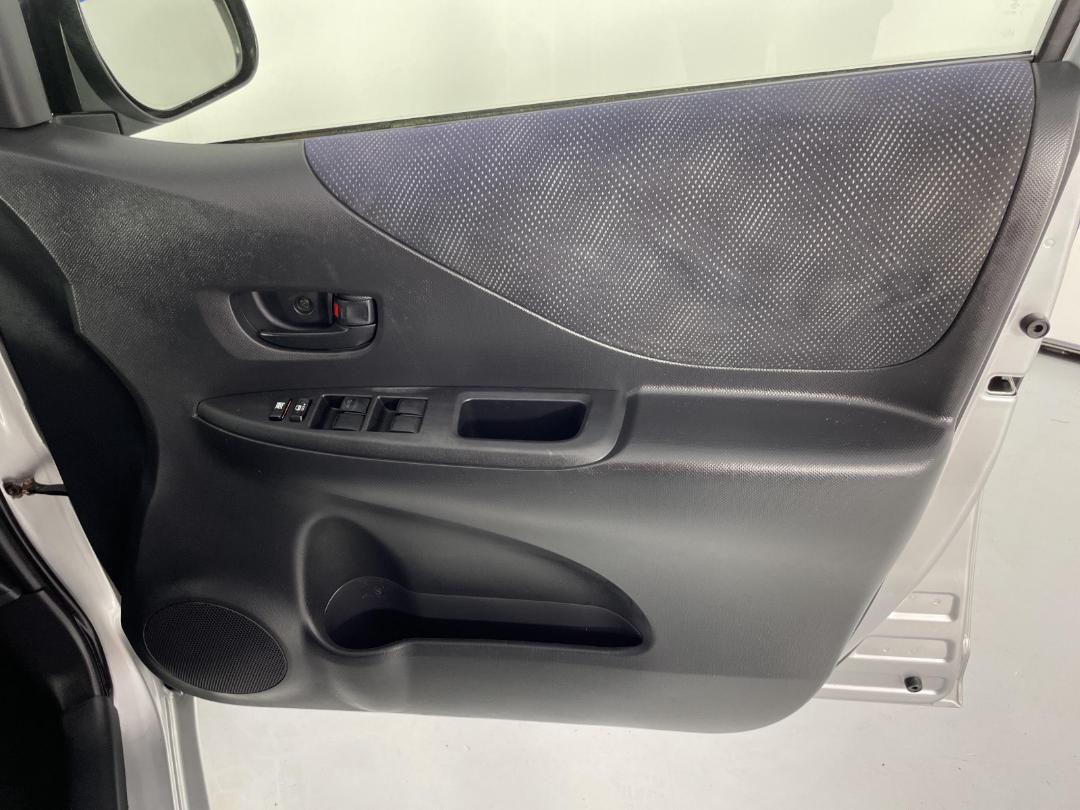 Photo '15' of Toyota Ractis