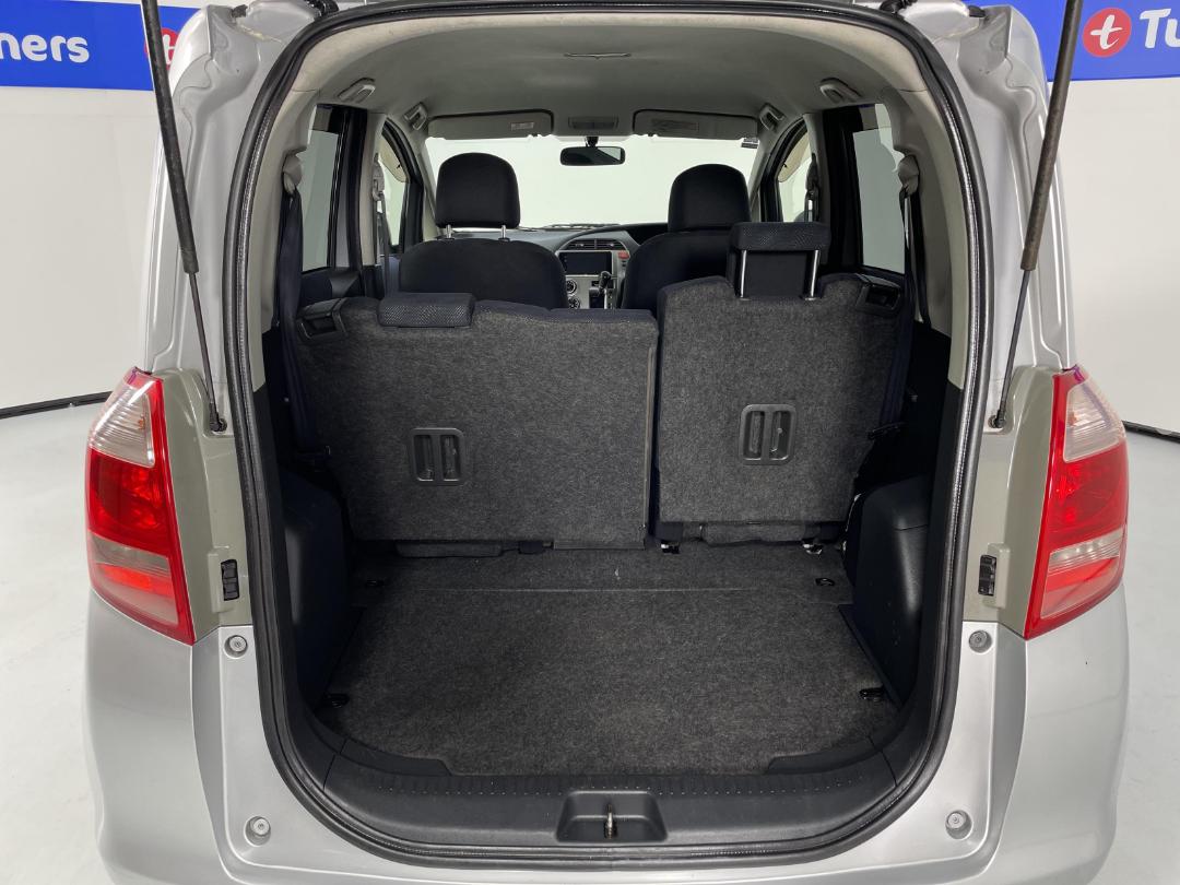 Photo '14' of Toyota Ractis