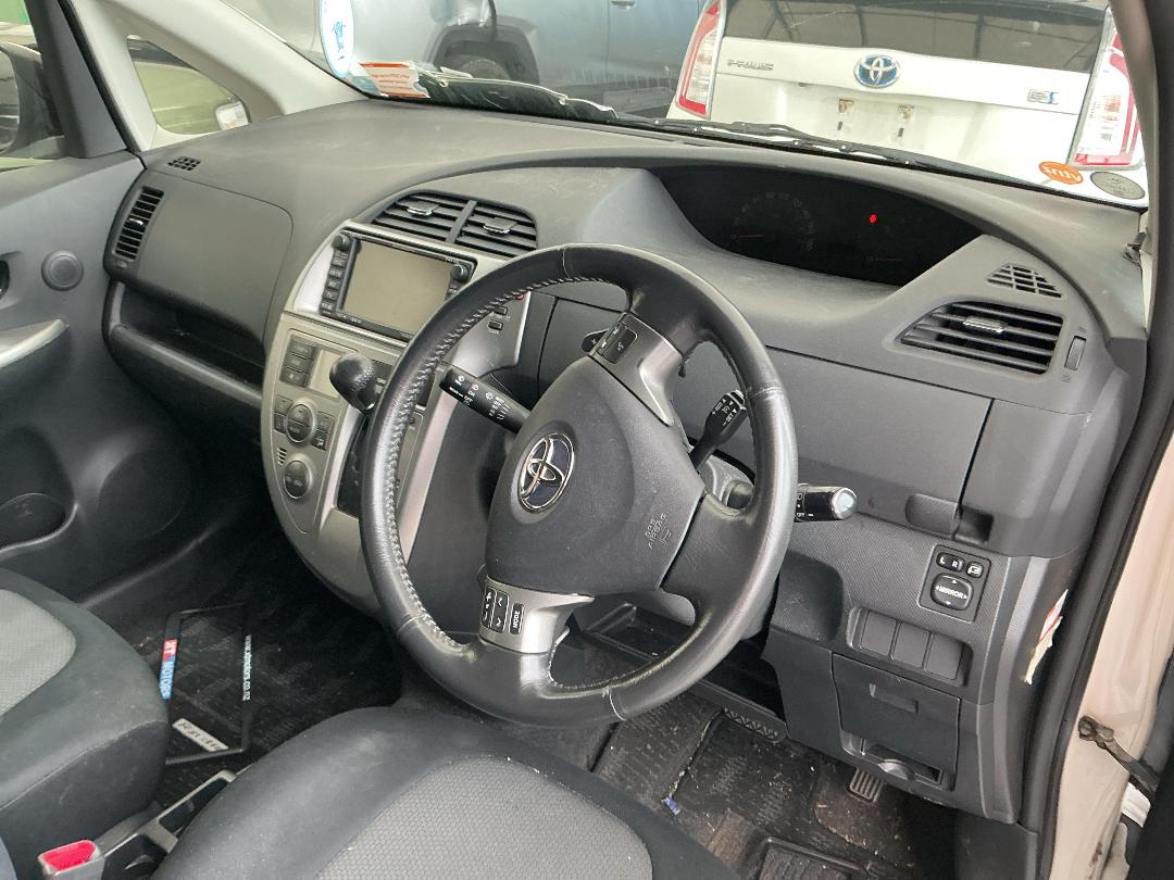 Photo '9' of Toyota Ractis