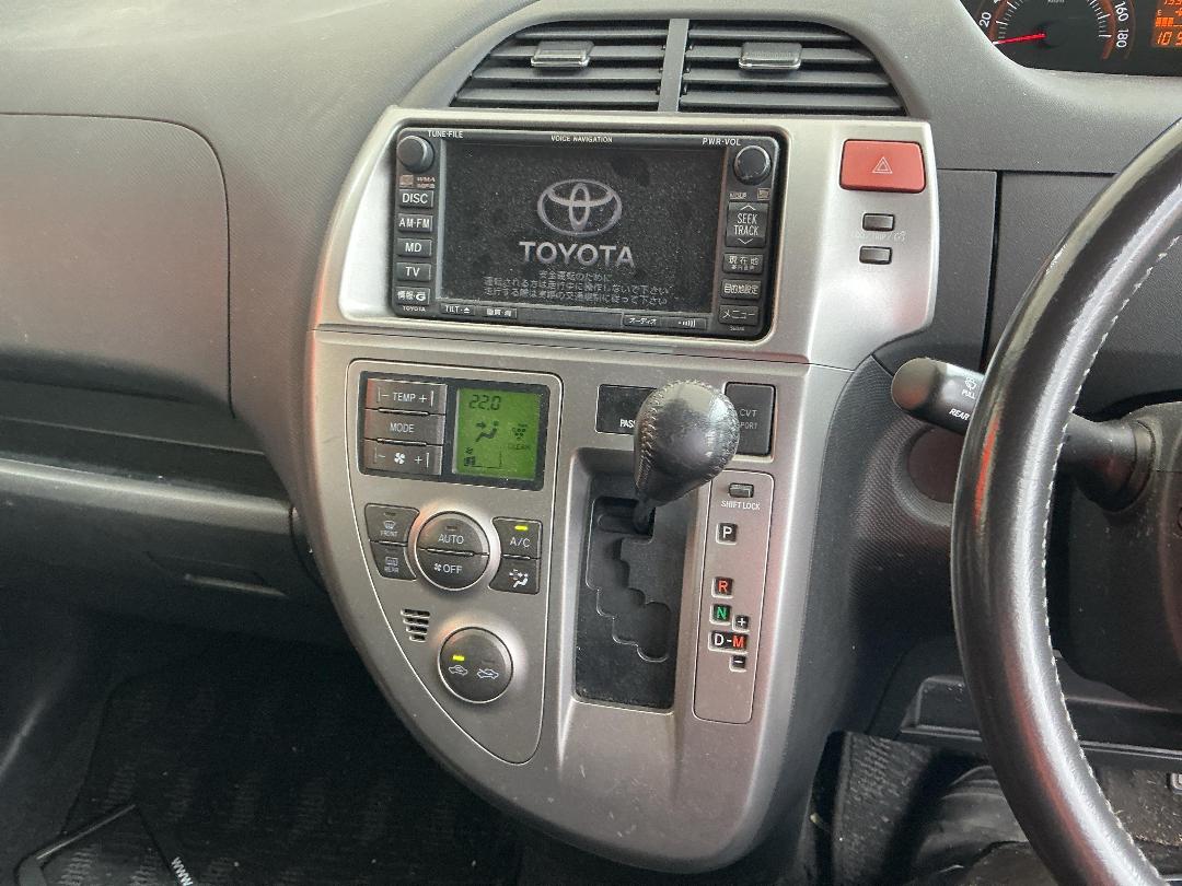 Photo '11' of Toyota Ractis