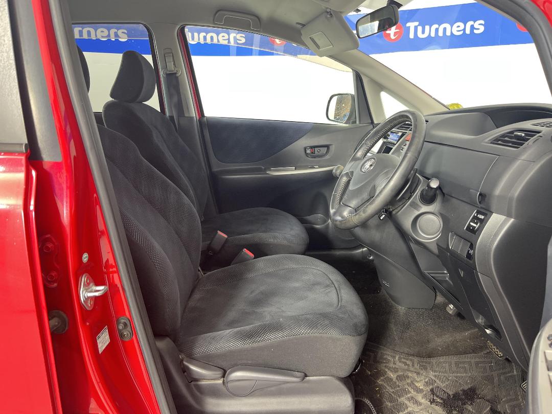 Photo '16' of Toyota Ractis Photo '16' of Toyota Ractis