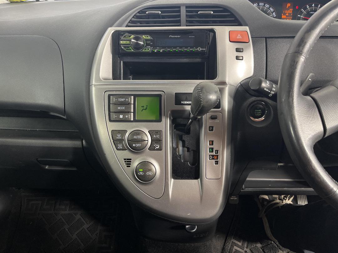 Photo '18' of Toyota Ractis Photo '18' of Toyota Ractis