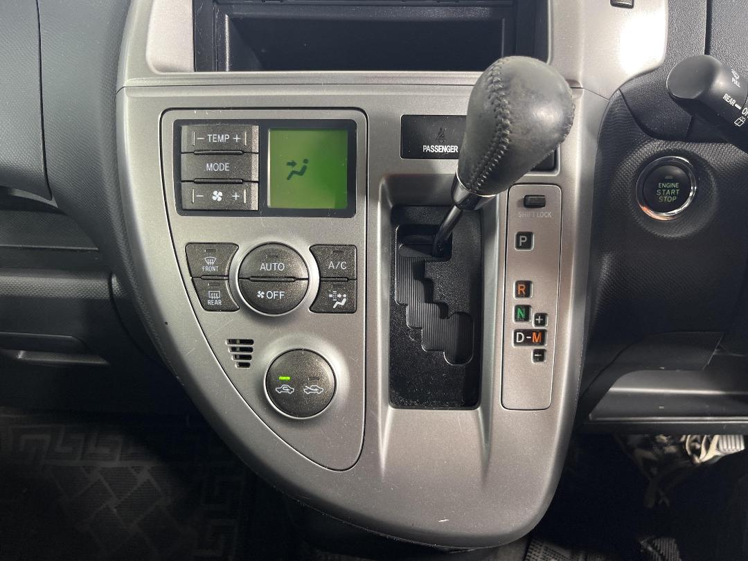 Photo '25' of Toyota Ractis Photo '25' of Toyota Ractis