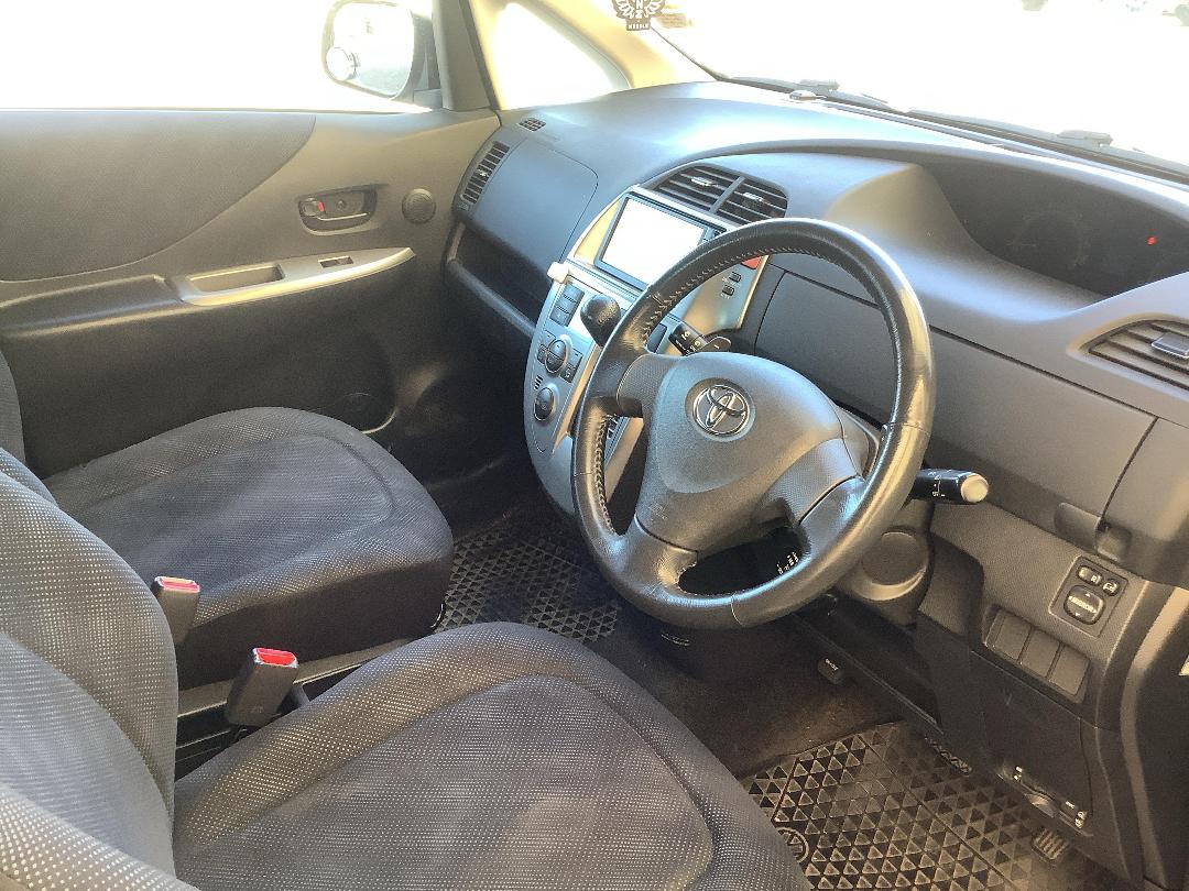 Photo '13' of Toyota Ractis