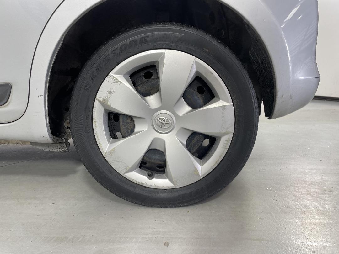 Photo '11' of Toyota Ractis