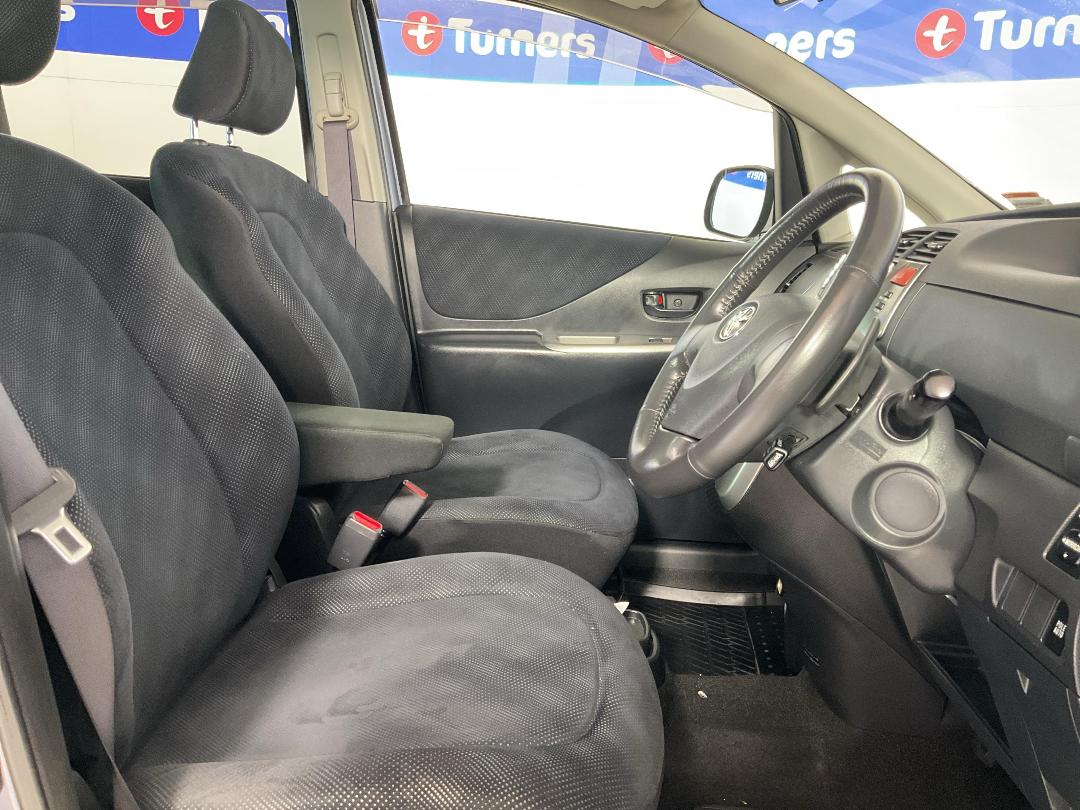 Photo '16' of Toyota Ractis Photo '16' of Toyota Ractis