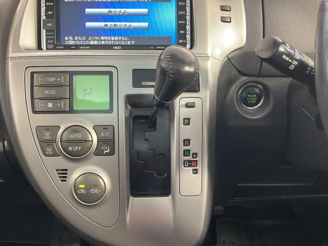 Photo '18' of Toyota Ractis Photo '18' of Toyota Ractis