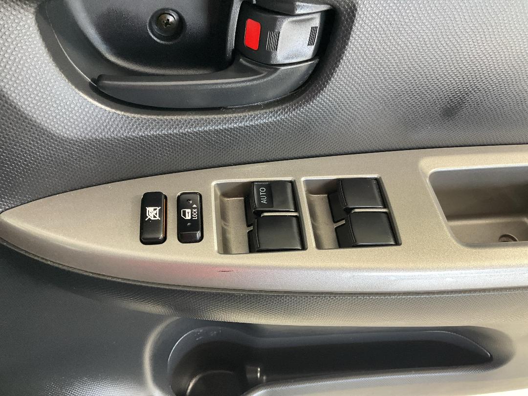 Photo '31' of Toyota Ractis Photo '31' of Toyota Ractis