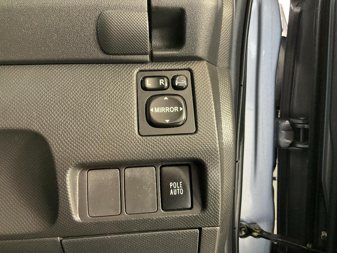 Photo '29' of Toyota Ractis Photo '29' of Toyota Ractis