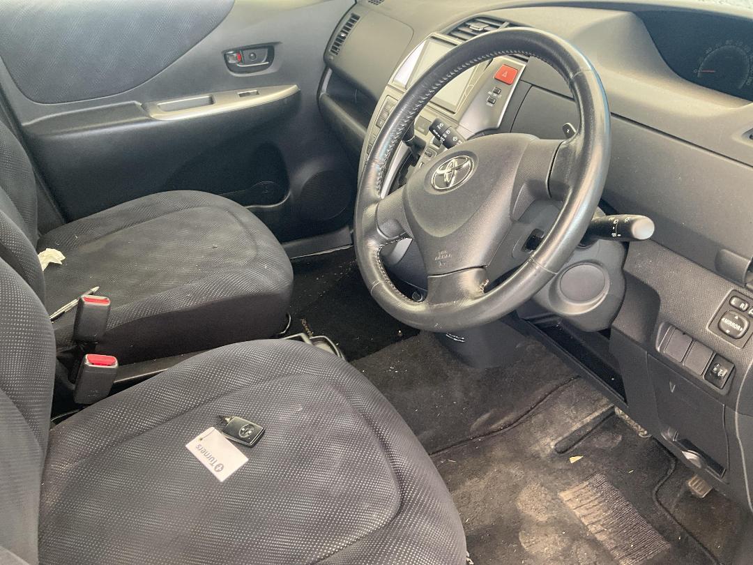 Photo '8' of Toyota Ractis