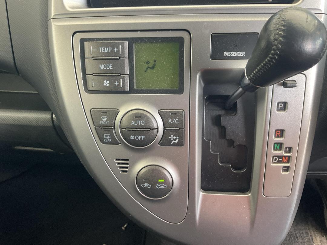 Photo '11' of Toyota Ractis