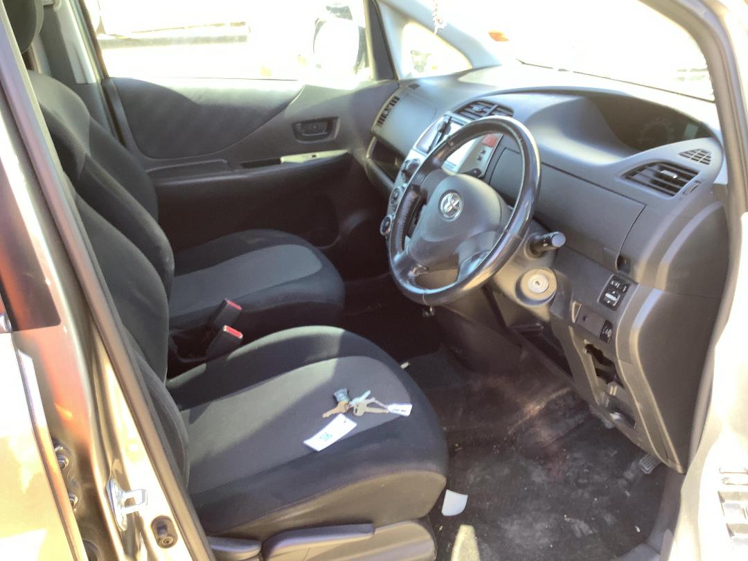 Photo '8' of Toyota Ractis