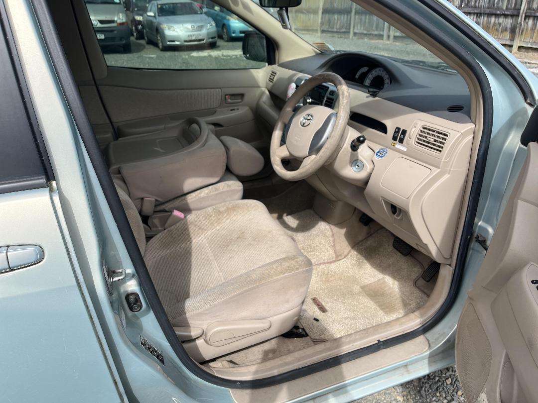 Photo '14' of Toyota Raum Photo '14' of Toyota Raum