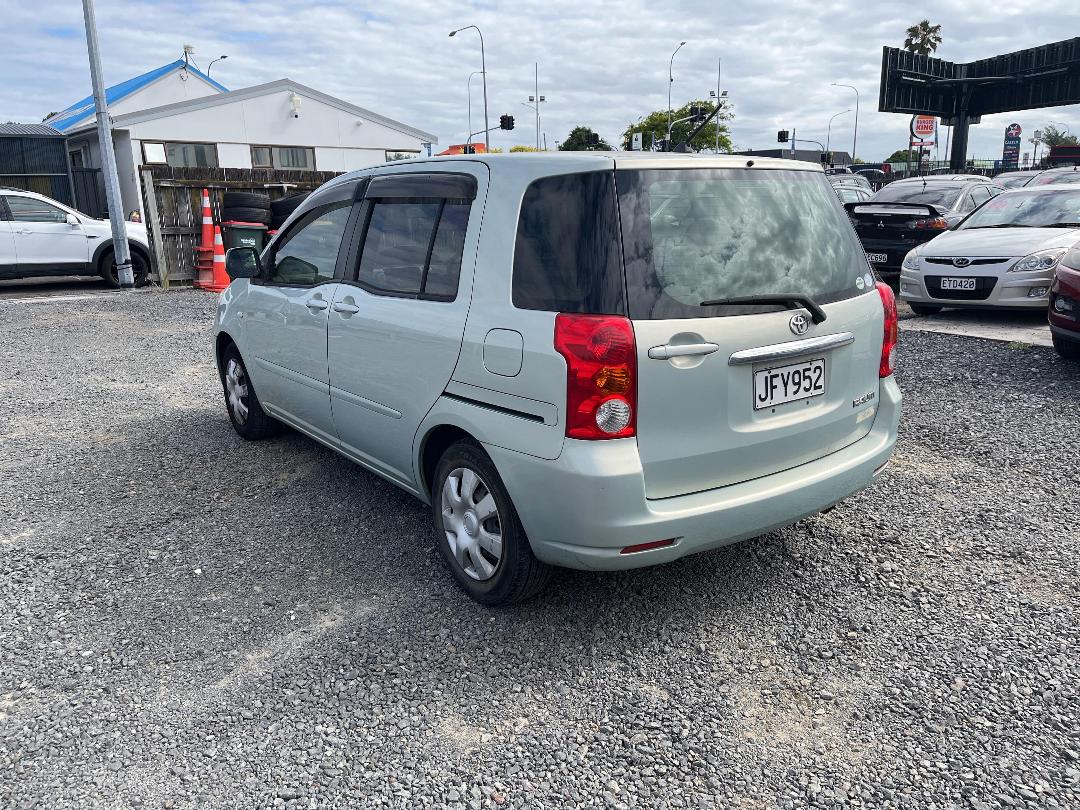 Photo '10' of Toyota Raum Photo '10' of Toyota Raum