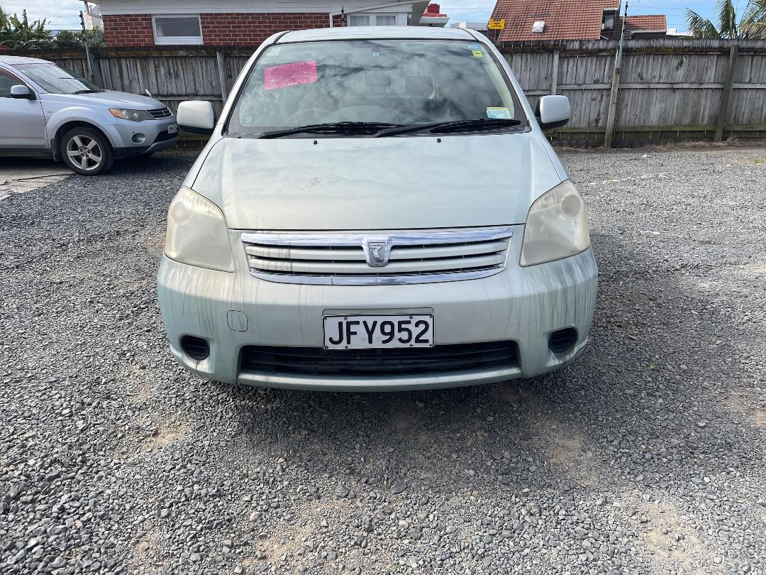 Photo '3' of Toyota Raum Photo '3' of Toyota Raum