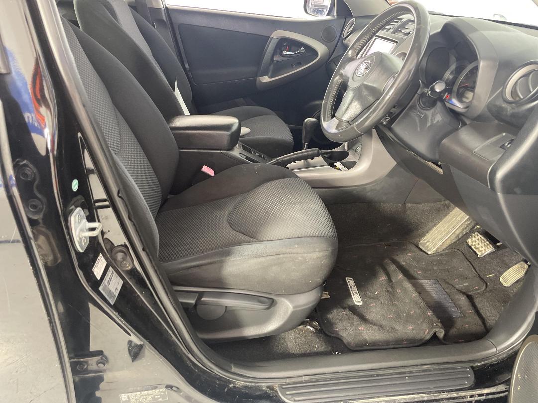 Photo '16' of Toyota Rav4