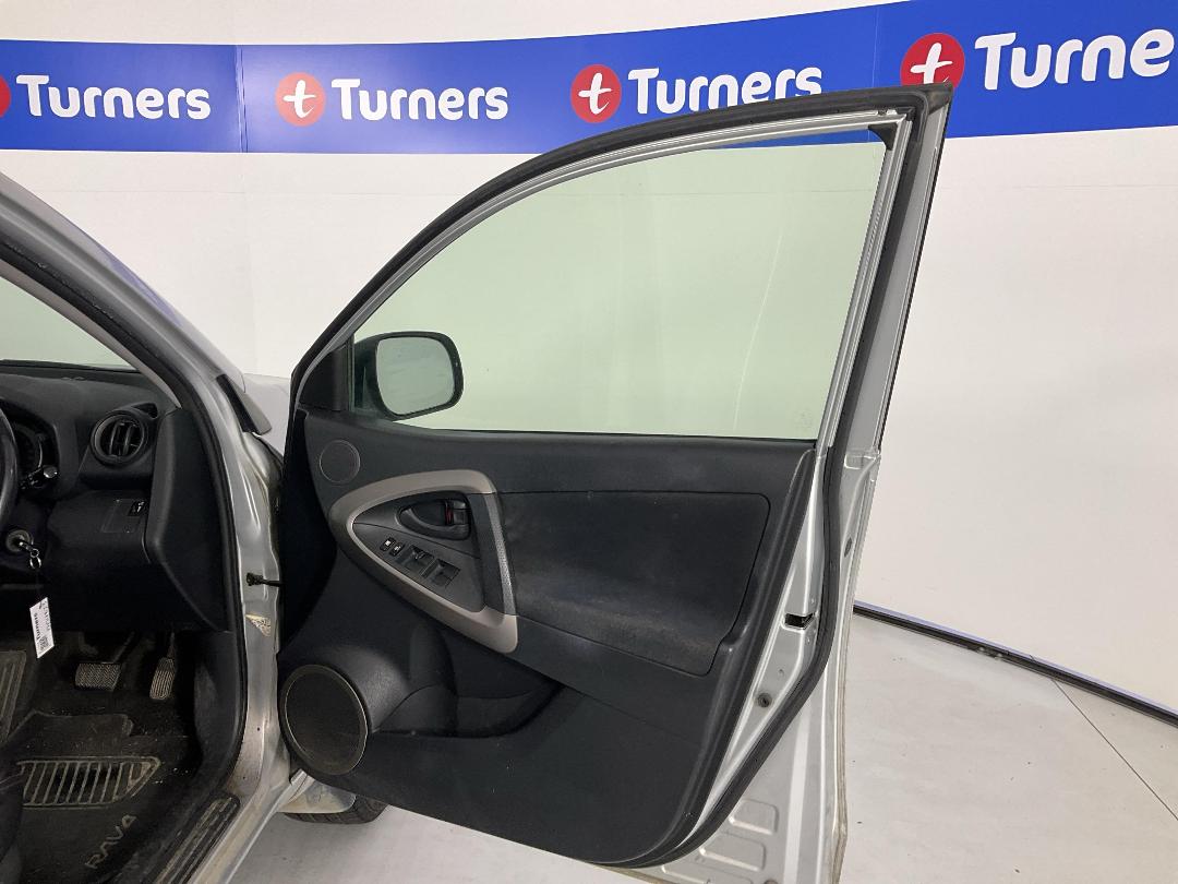 Photo '15' of Toyota Rav4 Photo '15' of Toyota Rav4