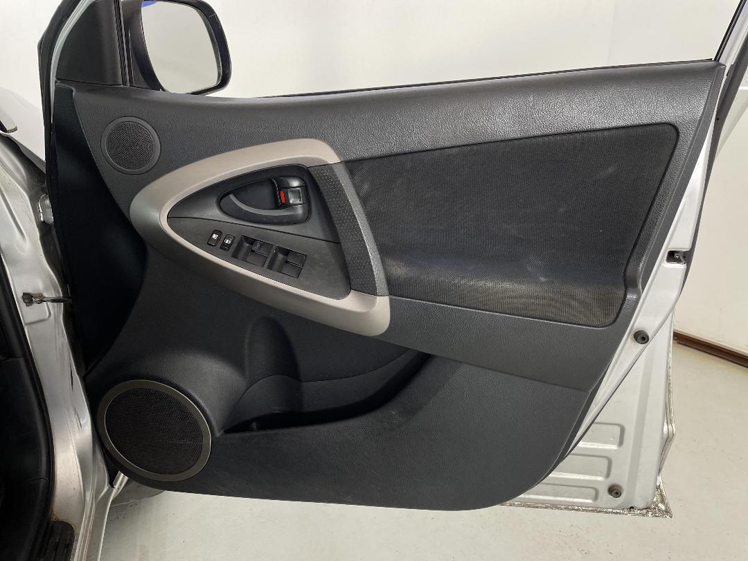 Photo '15' of Toyota Rav4 Photo '15' of Toyota Rav4