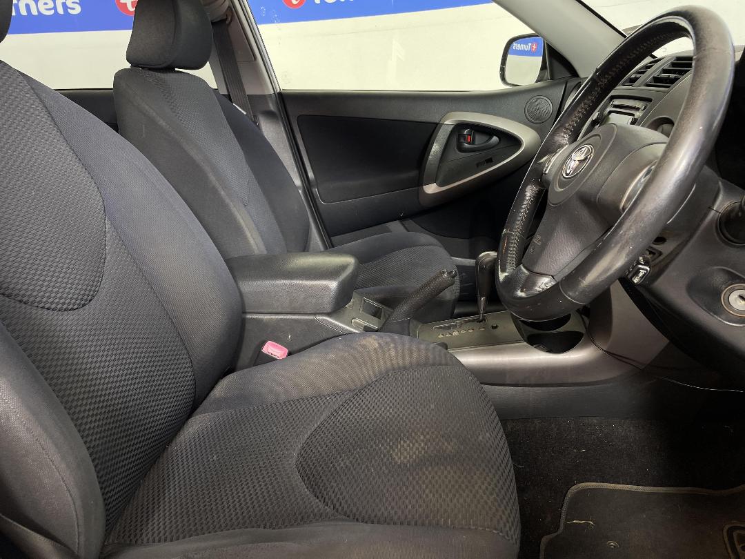 Photo '16' of Toyota Rav4 Photo '16' of Toyota Rav4