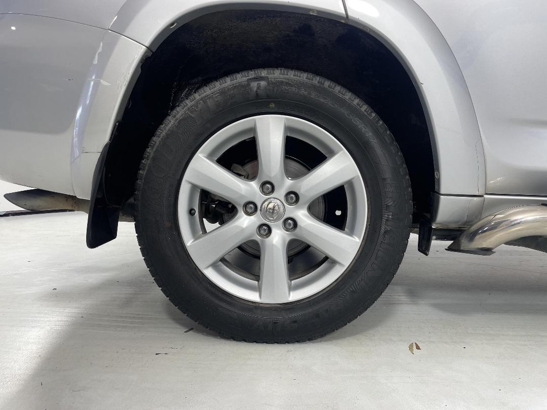 Photo '12' of Toyota Rav4
