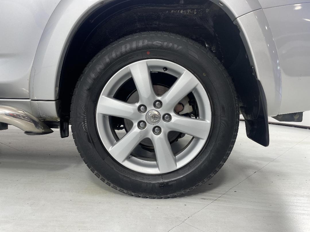 Photo '11' of Toyota Rav4