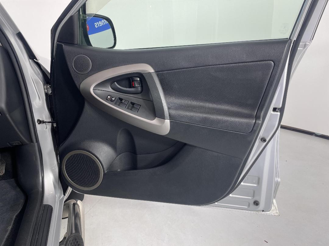 Photo '15' of Toyota Rav4