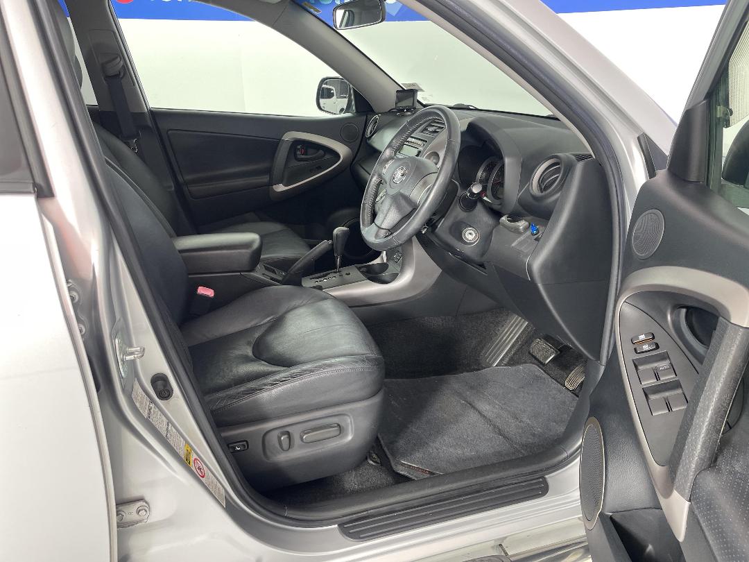 Photo '16' of Toyota Rav4